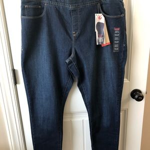 Perfectly shaping pull-on legging